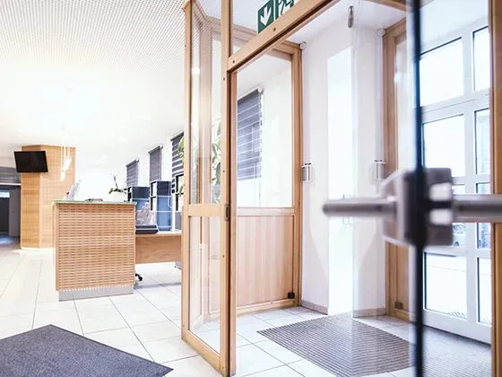 Empfang und Eingangsbereich der Radiologischen Gemeinschaftspraxis Ibbenbüren – Lengerich