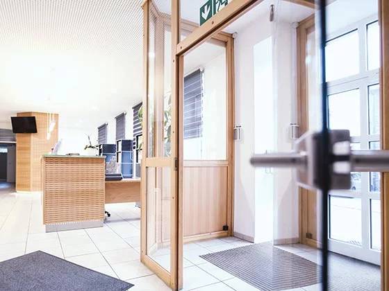 Empfang und Eingangsbereich der Radiologischen Gemeinschaftspraxis Ibbenbüren – Lengerich